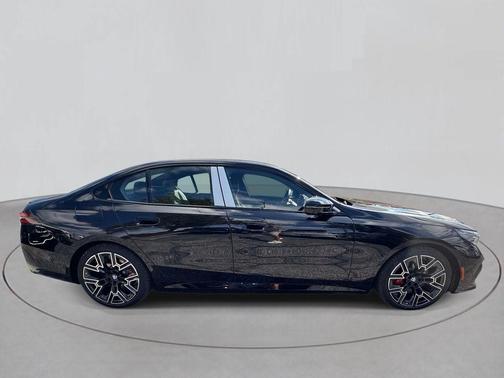 2025 BMW i5 M60