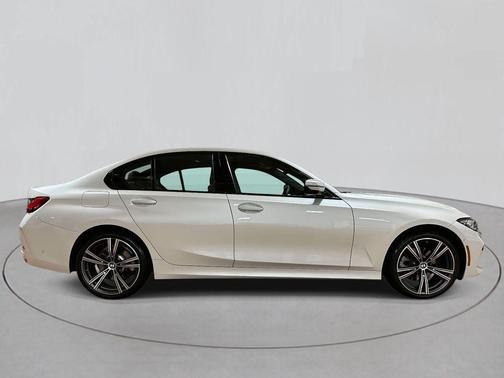 2023 BMW 330 i xDrive