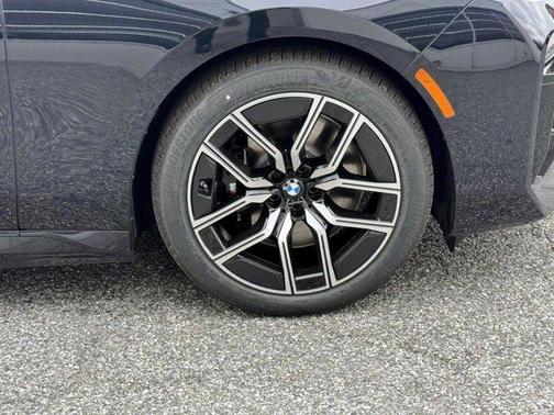 2026 BMW 750e xDrive