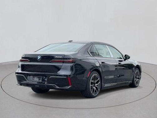 2026 BMW 750e xDrive