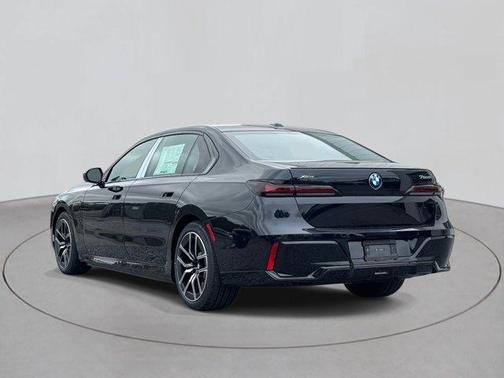 2026 BMW 750e xDrive