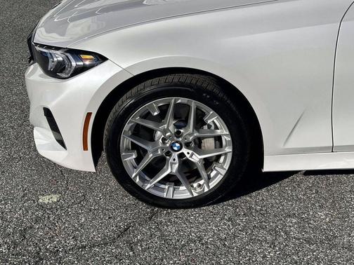2025 BMW 330 i xDrive