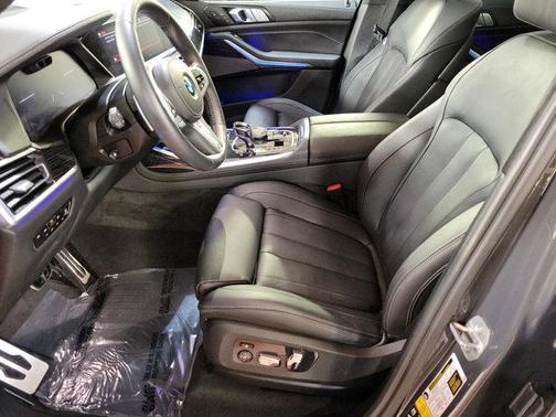 Photo 4 of 32 of 2022 BMW X7 M50i