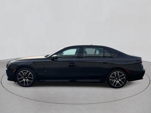 2025 BMW 750e xDrive