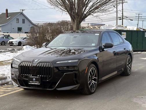 2025 BMW 750e xDrive