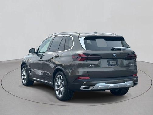 Manhattan Green Metallic 2026 BMW X5 PHEV xDrive50e