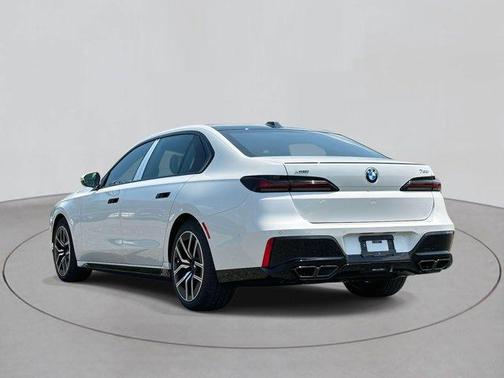2025 BMW 760 760i xDrive
