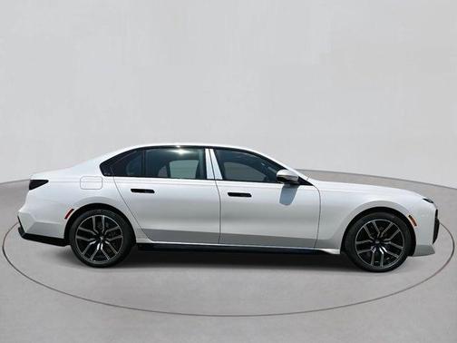 2025 BMW 760 760i xDrive