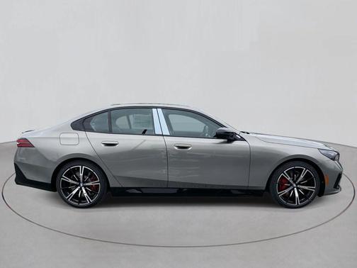 2025 BMW i5 M60