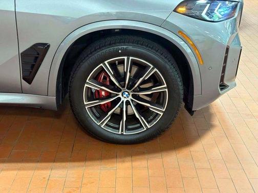 Gray Metallic 2024 BMW X5 xDrive40i