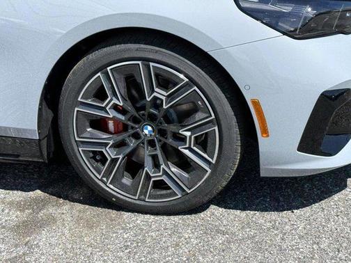 Gray Metallic 2026 BMW i5 xDrive40