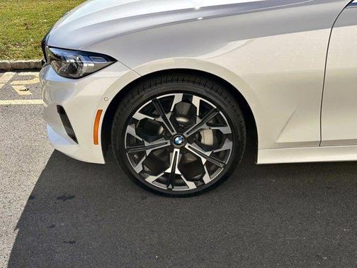 2025 BMW 330 i xDrive