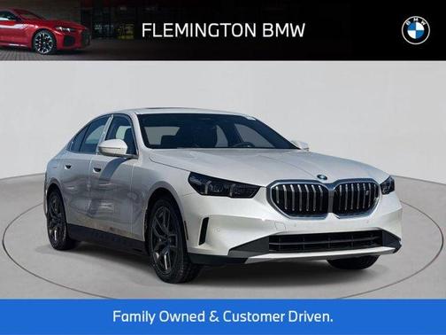 Mineral White Metallic 2026 BMW i5 xDrive40