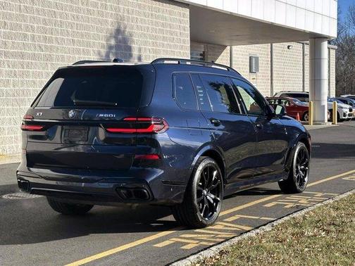 2025 BMW X7 M60i