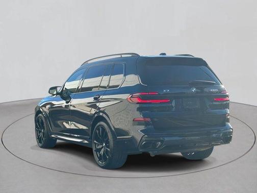 2025 BMW X7 M60i