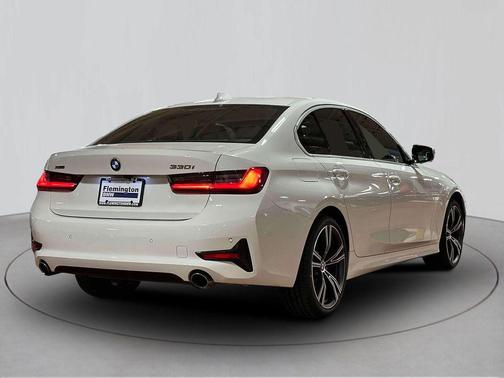 2022 BMW 330 i xDrive