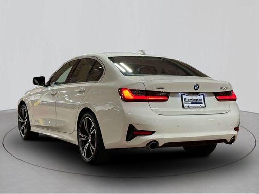 2022 BMW 330 i xDrive