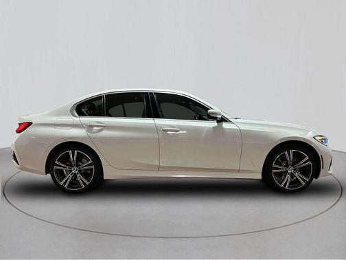 2022 BMW 330 i xDrive