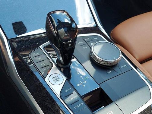 Photo 5 of 32 of 2021 BMW 330 i xDrive