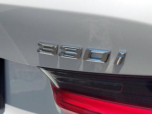 Photo 2 of 32 of 2021 BMW 330 i xDrive