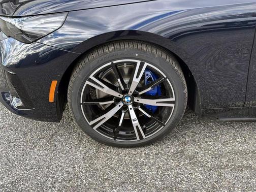 2025 BMW i5 M60