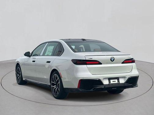 Mineral White Metallic 2026 BMW 740 i xDrive