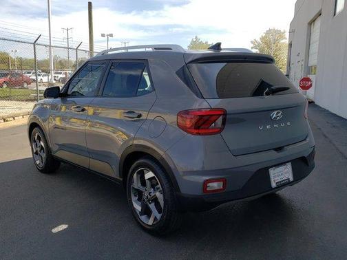 2022 Hyundai VENUE SEL