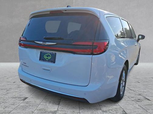 Bright White Clearcoat 2023 Chrysler Pacifica Touring L