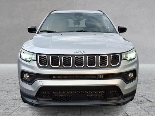 Silver Zynith Metallic Clearcoat 2024 Jeep Compass Latitude