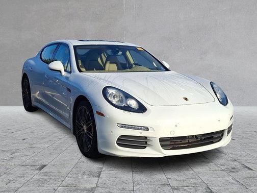 2015 Porsche Panamera 4