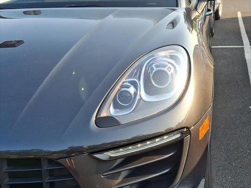 2018 Porsche Macan Base (PDK)