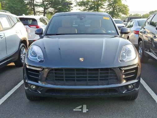 2018 Porsche Macan Base (PDK)