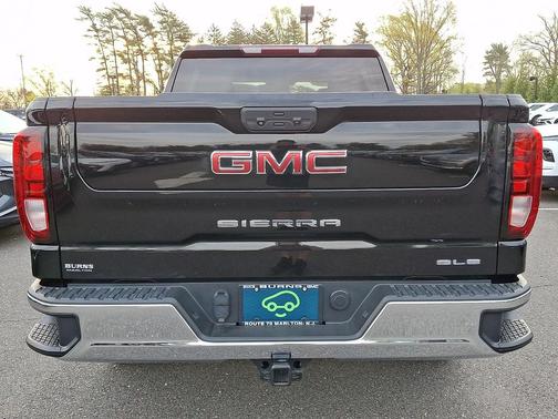 Onyx Black 2022 GMC Sierra 1500 SLE
