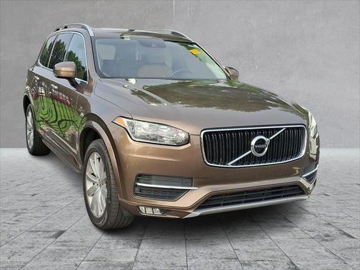 2016 Volvo XC90 T6 Momentum