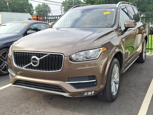 2016 Volvo XC90 T6 Momentum
