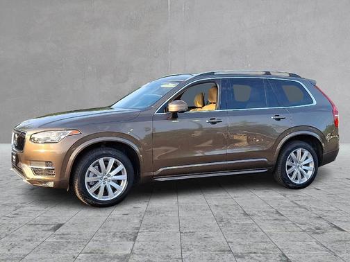 2016 Volvo XC90 T6 Momentum