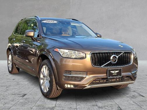 2016 Volvo XC90 T6 Momentum