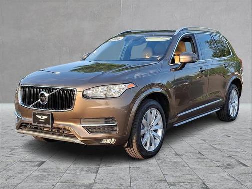 2016 Volvo XC90 T6 Momentum