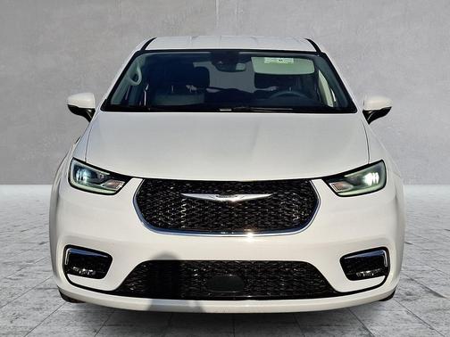Bright White Clearcoat 2023 Chrysler Pacifica Touring L