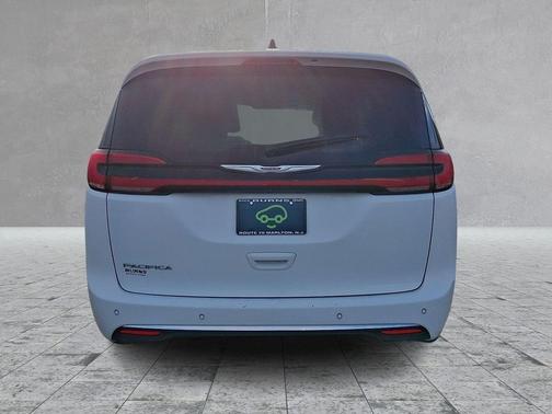 Bright White Clearcoat 2023 Chrysler Pacifica Touring L