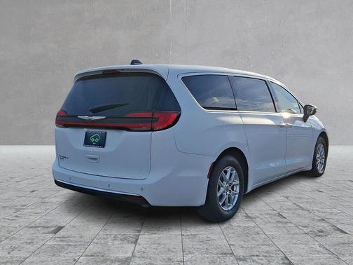 Bright White Clearcoat 2023 Chrysler Pacifica Touring L