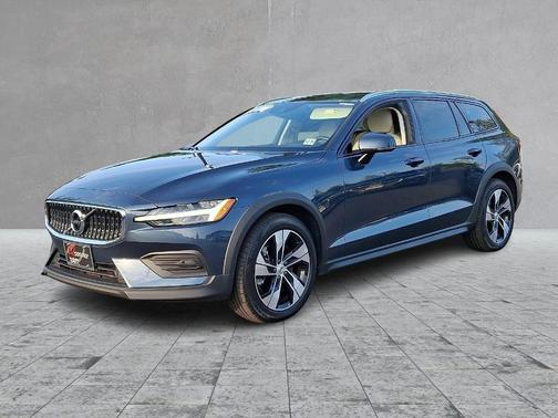 2020 Volvo V60 Cross Country T5