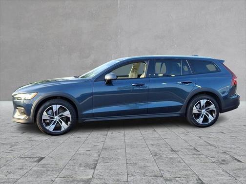 2020 Volvo V60 Cross Country T5