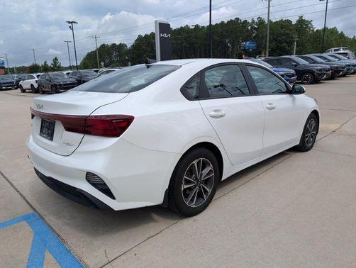 Snow White Pearl 2022 Kia Forte LXS