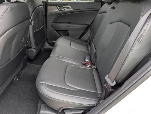 Glacial White Pearl 2026 Kia Sportage EX