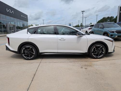 Snow White Pearl 2026 Kia K4 GT-Line