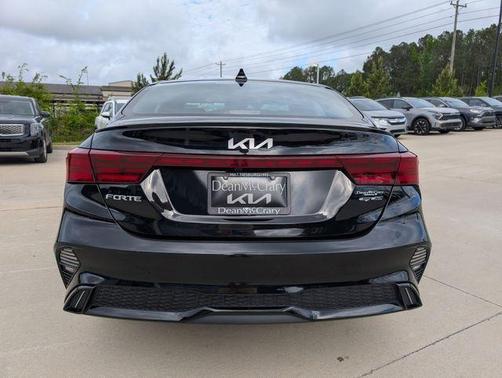 Aurora Black 2024 Kia Forte GT-Line