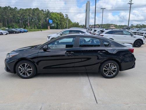Aurora Black 2024 Kia Forte LXS