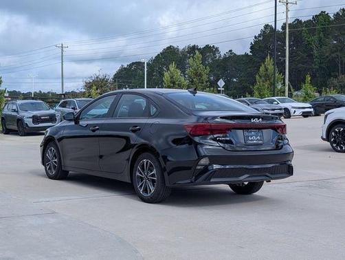 Aurora Black 2024 Kia Forte LXS