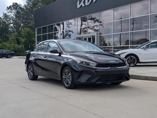 Aurora Black 2024 Kia Forte LXS